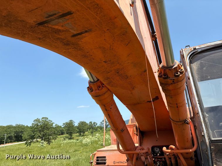 image for item EM2565 1995 Hitachi EX270LC excavator