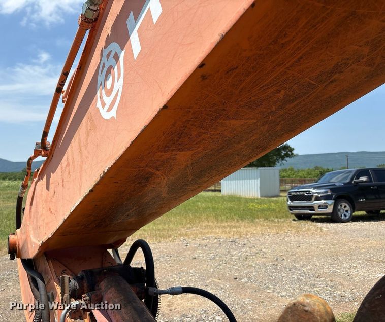 image for item EM2565 1995 Hitachi EX270LC excavator