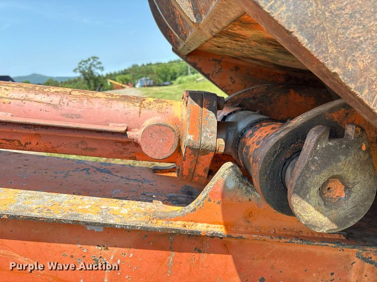 image for item EM2565 1995 Hitachi EX270LC excavator