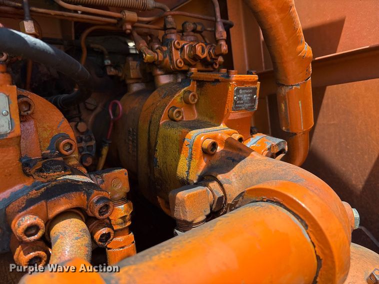 image for item EM2565 1995 Hitachi EX270LC excavator