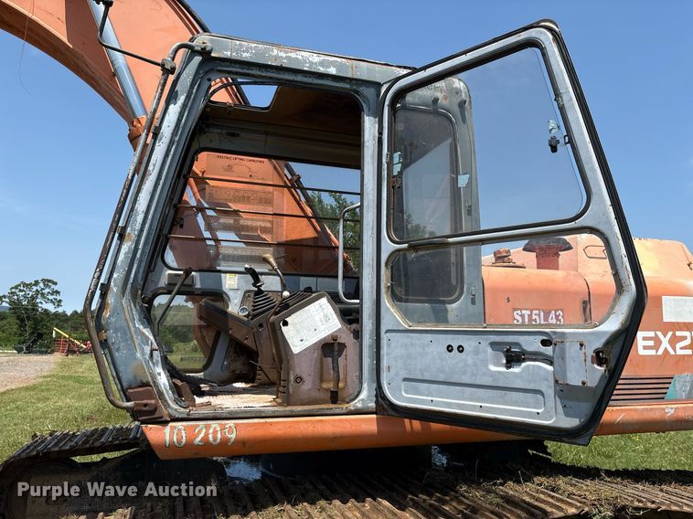 image for item EM2565 1995 Hitachi EX270LC excavator