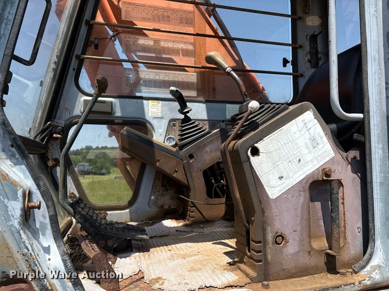 image for item EM2565 1995 Hitachi EX270LC excavator