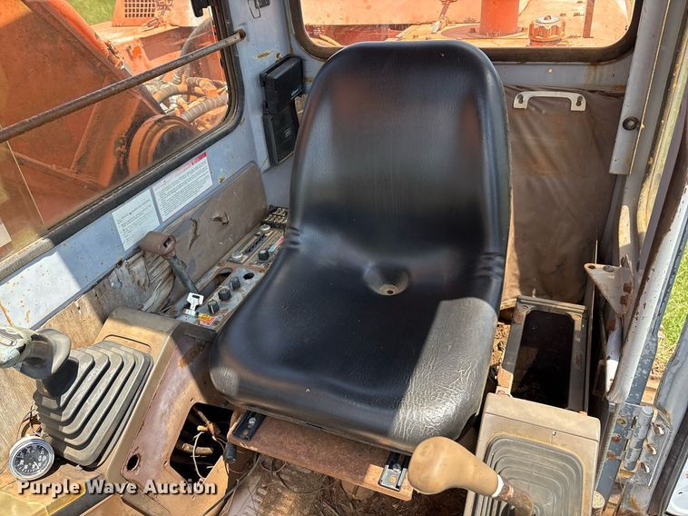 image for item EM2565 1995 Hitachi EX270LC excavator