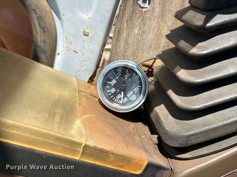 image for item EM2565 1995 Hitachi EX270LC excavator