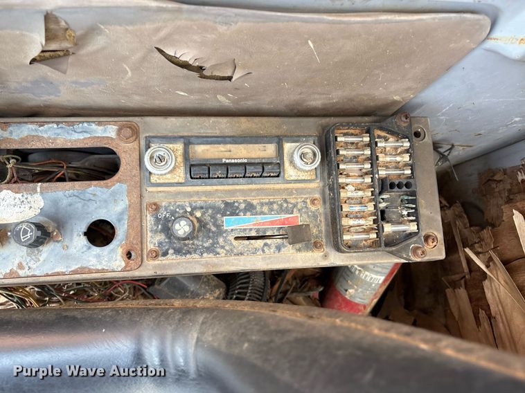 image for item EM2565 1995 Hitachi EX270LC excavator