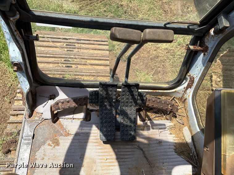 image for item EM2565 1995 Hitachi EX270LC excavator