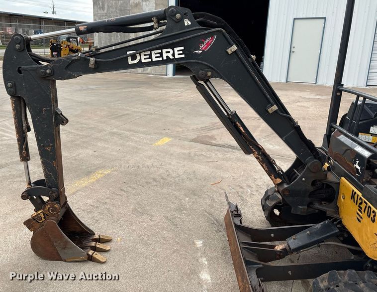 image for item EM2574 2019 John Deere 17G mini excavator