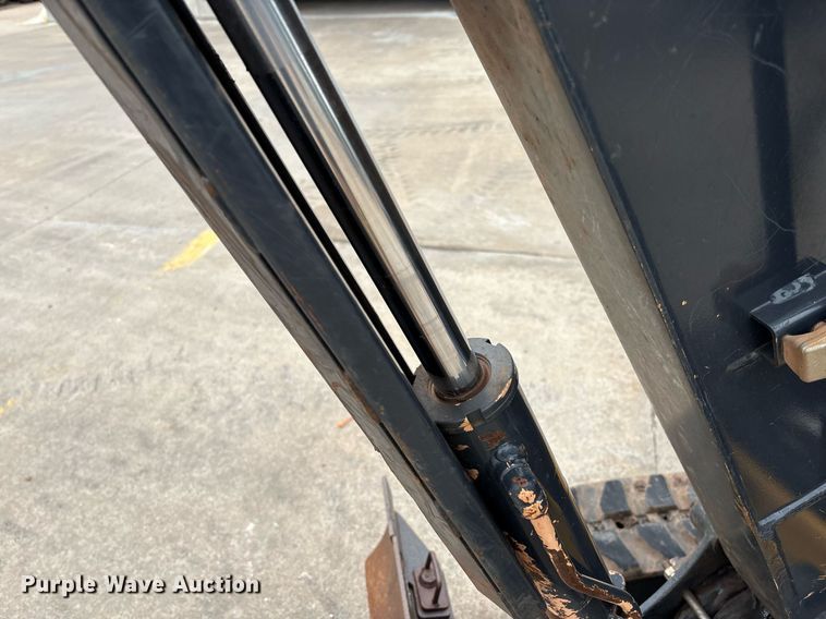 image for item EM2574 2019 John Deere 17G mini excavator