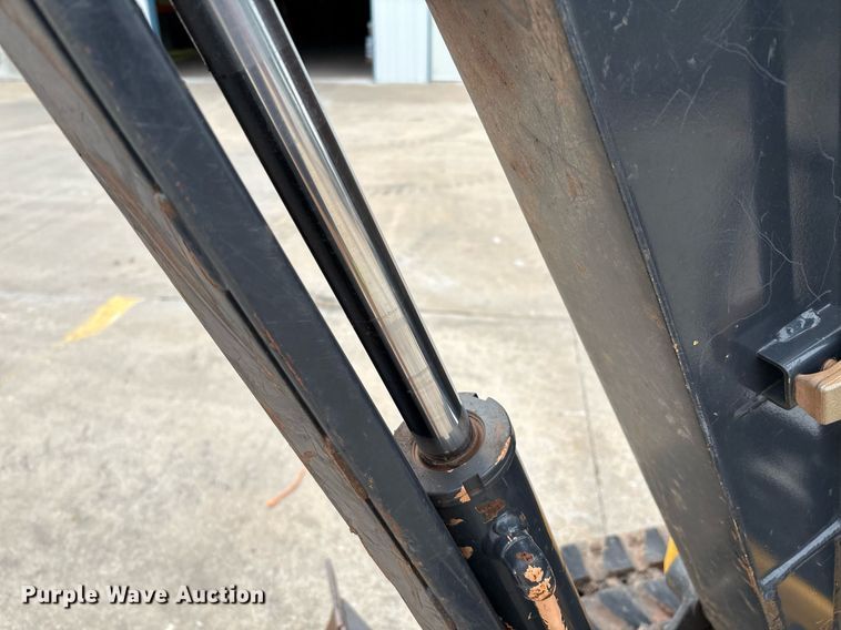 image for item EM2574 2019 John Deere 17G mini excavator