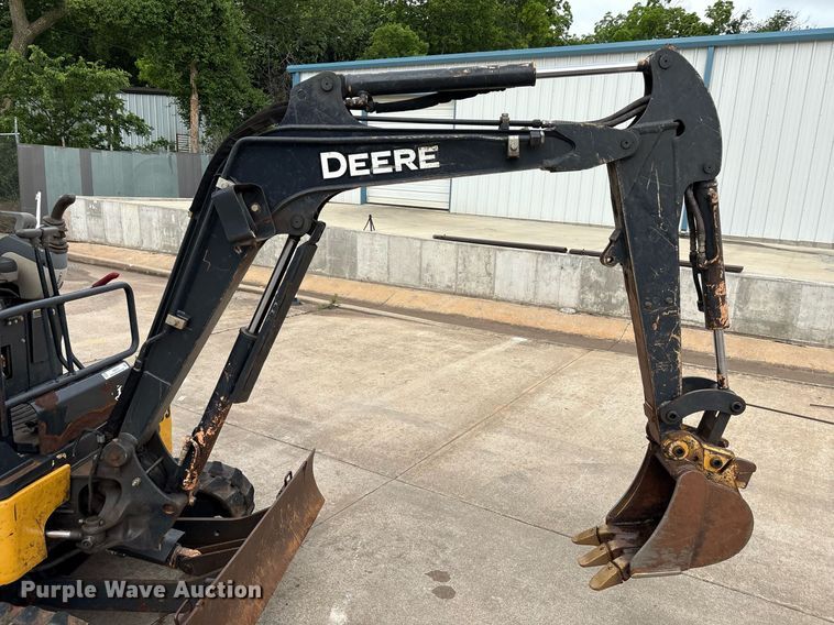 image for item EM2574 2019 John Deere 17G mini excavator