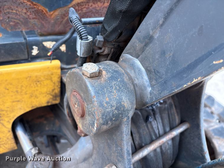 image for item EM2574 2019 John Deere 17G mini excavator