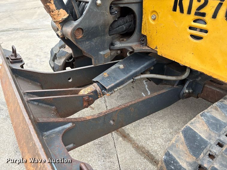 image for item EM2574 2019 John Deere 17G mini excavator