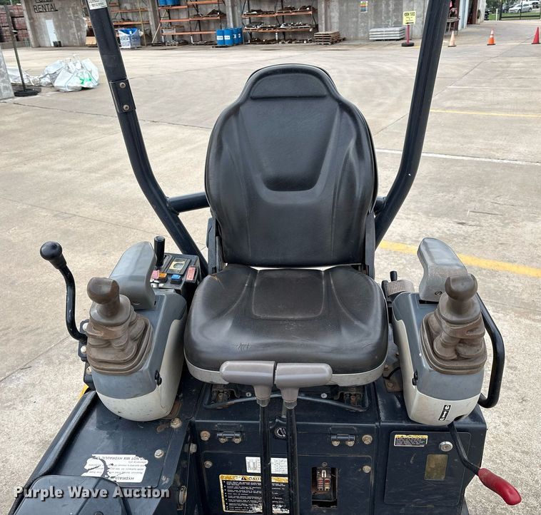 image for item EM2574 2019 John Deere 17G mini excavator