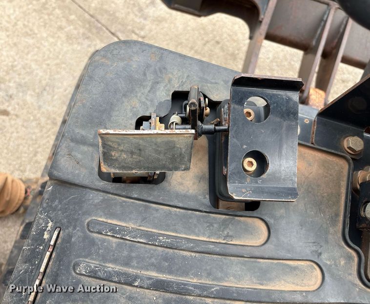 image for item EM2574 2019 John Deere 17G mini excavator