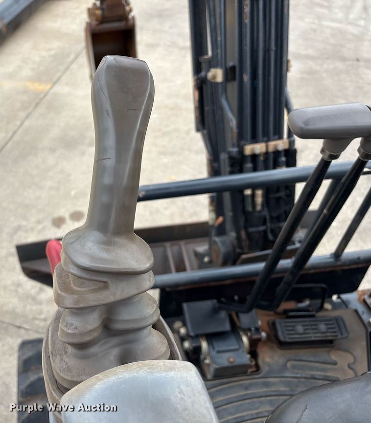 image for item EM2574 2019 John Deere 17G mini excavator