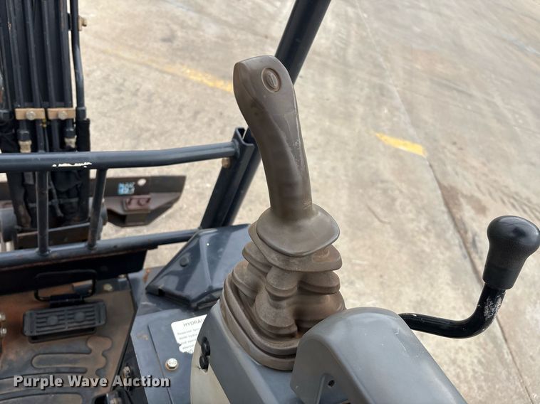 image for item EM2574 2019 John Deere 17G mini excavator