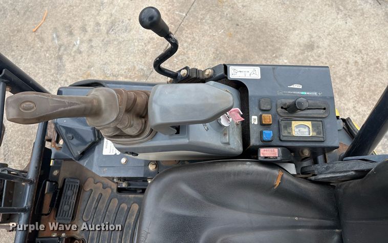 image for item EM2574 2019 John Deere 17G mini excavator