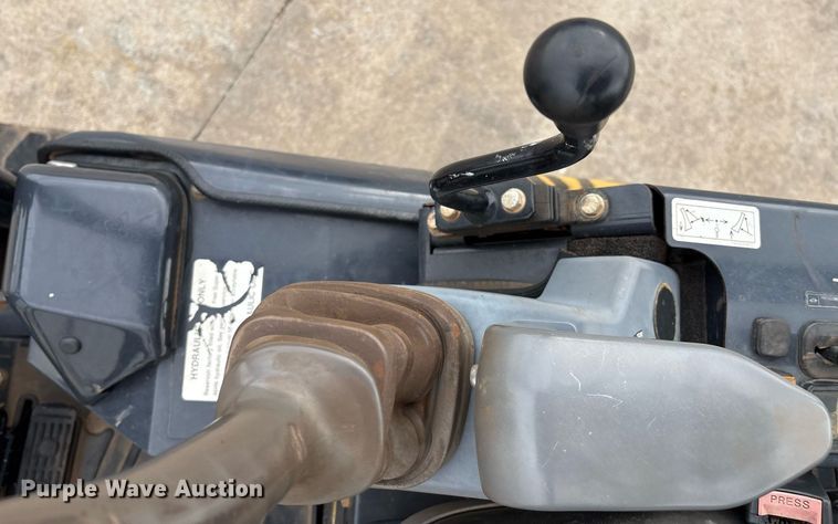 image for item EM2574 2019 John Deere 17G mini excavator