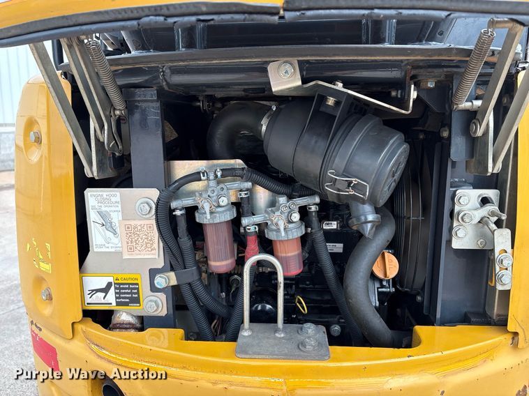 image for item EM2574 2019 John Deere 17G mini excavator