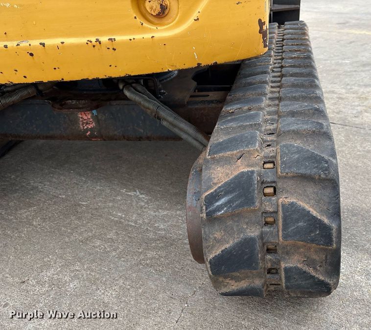 image for item EM2574 2019 John Deere 17G mini excavator