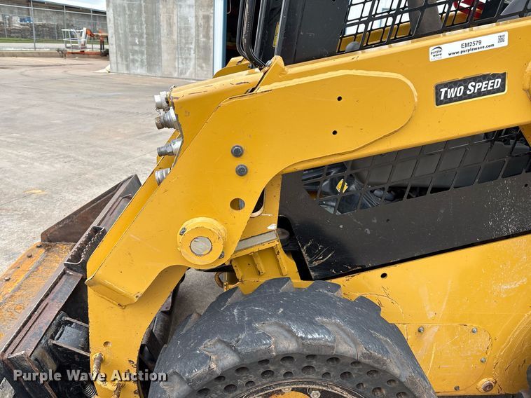 image for item EM2579 2020 Caterpillar 226D3 skid steer loader