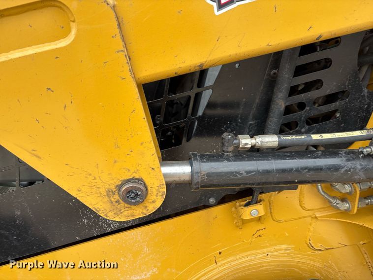 image for item EM2579 2020 Caterpillar 226D3 skid steer loader