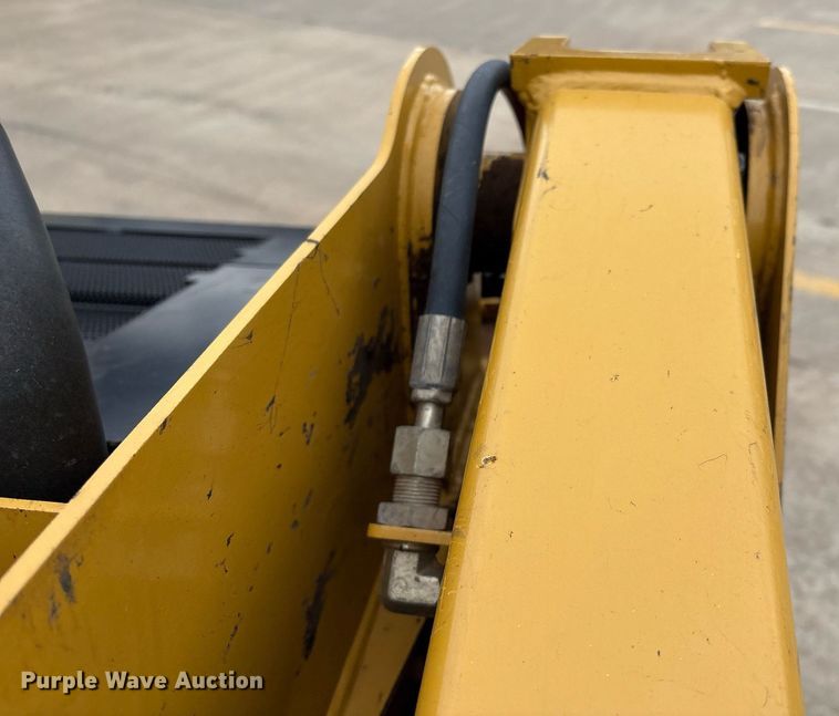 image for item EM2579 2020 Caterpillar 226D3 skid steer loader