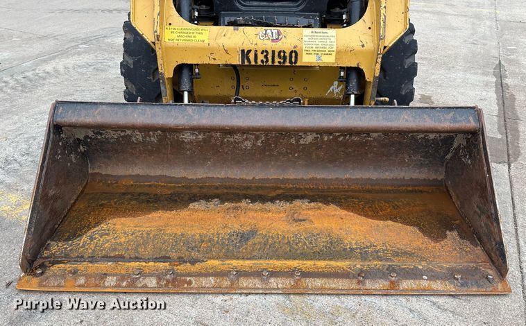 image for item EM2579 2020 Caterpillar 226D3 skid steer loader