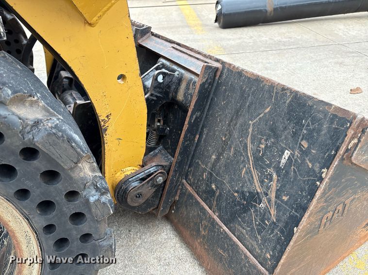 image for item EM2579 2020 Caterpillar 226D3 skid steer loader