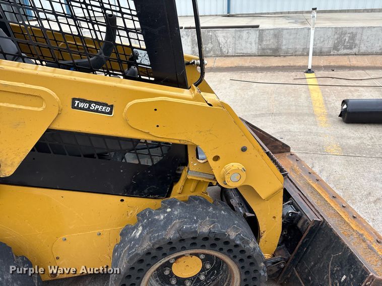 image for item EM2579 2020 Caterpillar 226D3 skid steer loader