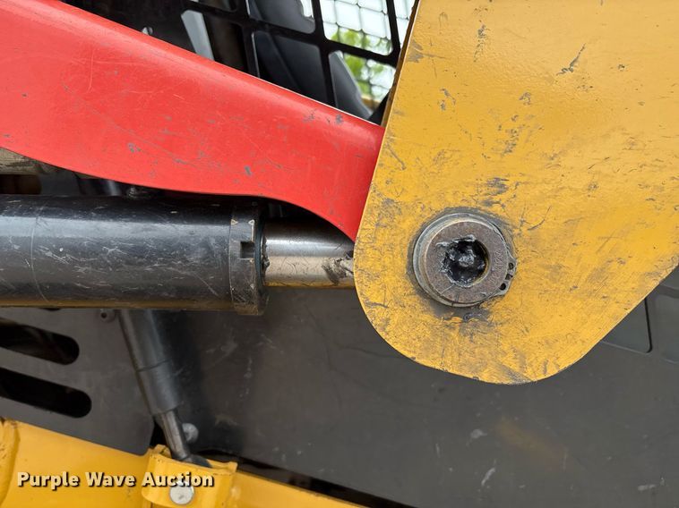 image for item EM2579 2020 Caterpillar 226D3 skid steer loader