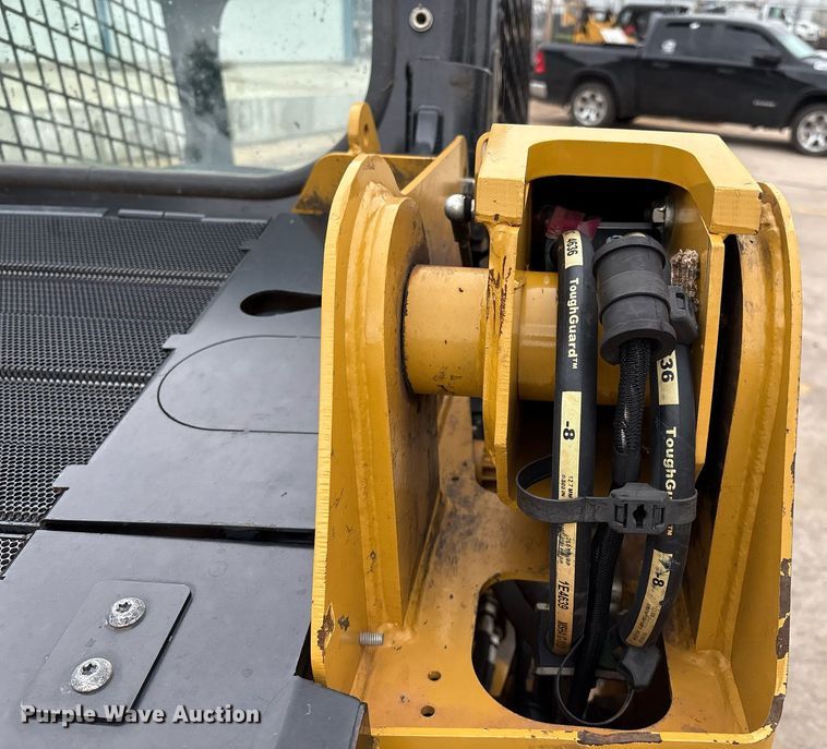 image for item EM2579 2020 Caterpillar 226D3 skid steer loader