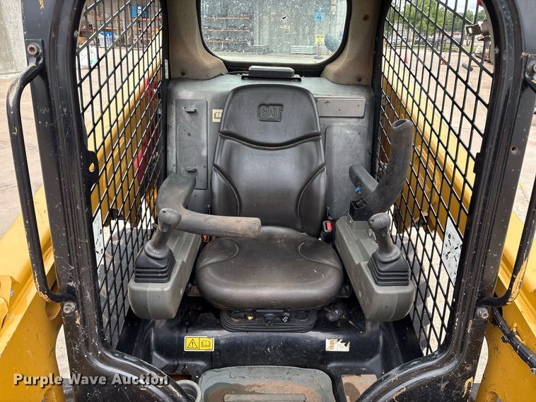 image for item EM2579 2020 Caterpillar 226D3 skid steer loader