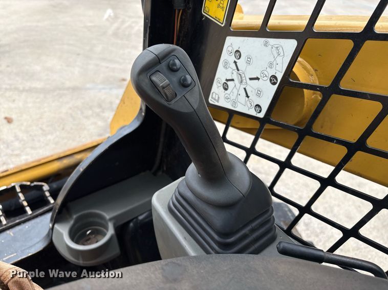 image for item EM2579 2020 Caterpillar 226D3 skid steer loader