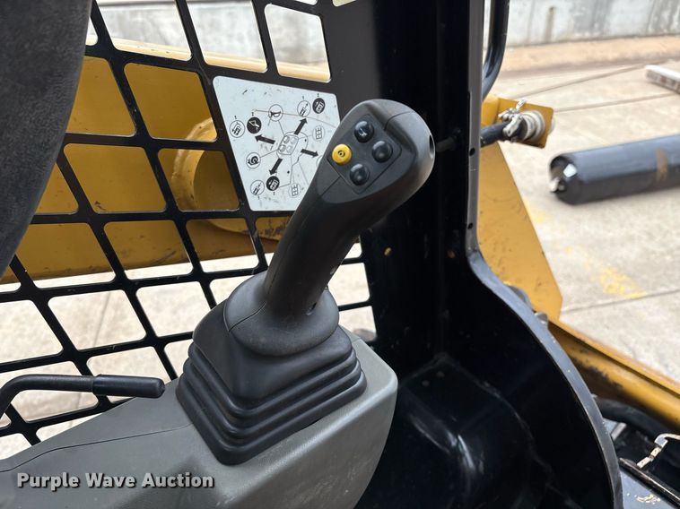 image for item EM2579 2020 Caterpillar 226D3 skid steer loader