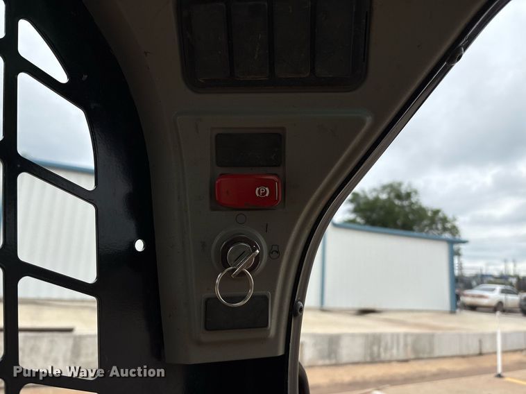 image for item EM2579 2020 Caterpillar 226D3 skid steer loader