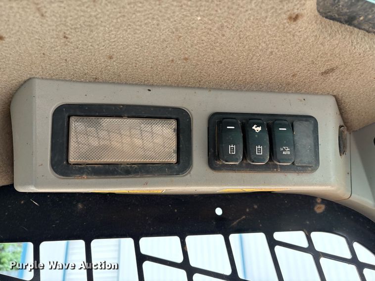 image for item EM2579 2020 Caterpillar 226D3 skid steer loader