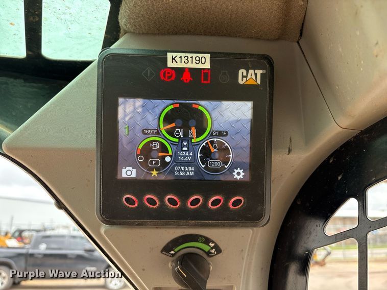 image for item EM2579 2020 Caterpillar 226D3 skid steer loader