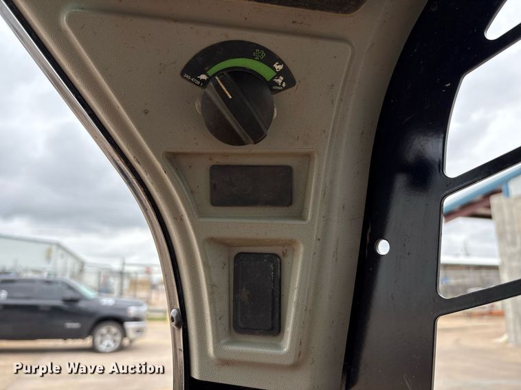 image for item EM2579 2020 Caterpillar 226D3 skid steer loader