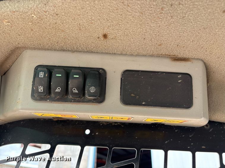 image for item EM2579 2020 Caterpillar 226D3 skid steer loader