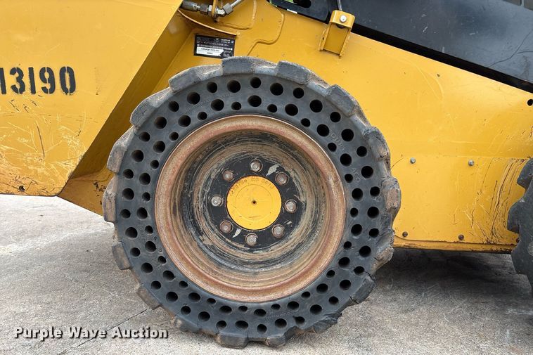 image for item EM2579 2020 Caterpillar 226D3 skid steer loader