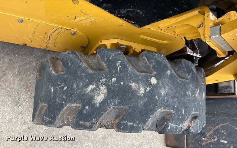 image for item EM2579 2020 Caterpillar 226D3 skid steer loader