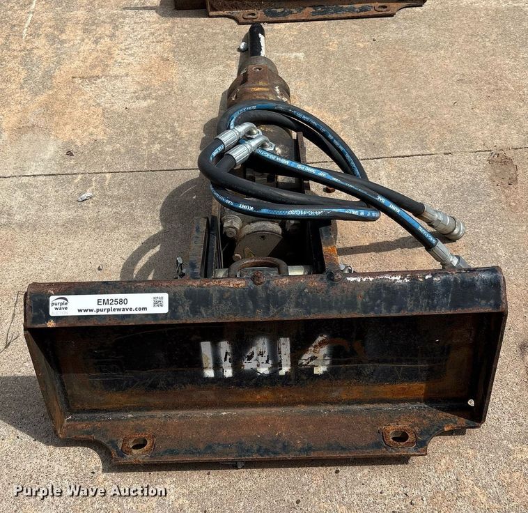 image for item EM2580 Compact utility loader breaker