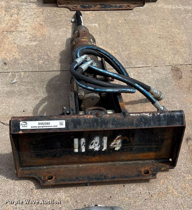 image for item EM2580 Compact utility loader breaker