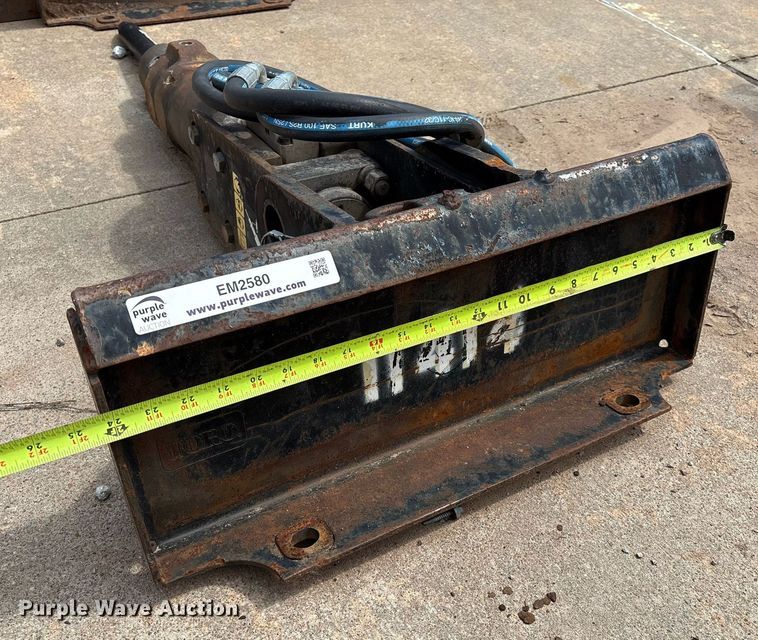 image for item EM2580 Compact utility loader breaker