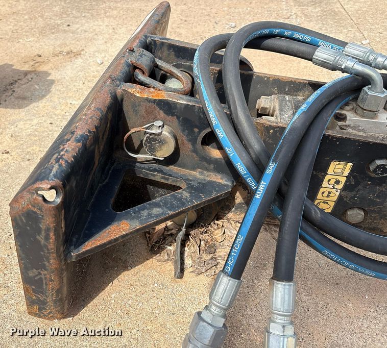 image for item EM2580 Compact utility loader breaker