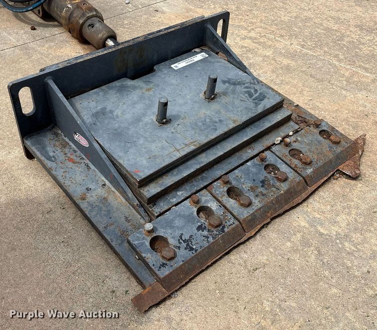 image for item EM2581 Compact utility loader scraper