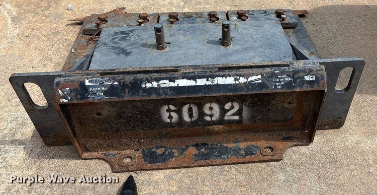 image for item EM2581 Compact utility loader scraper