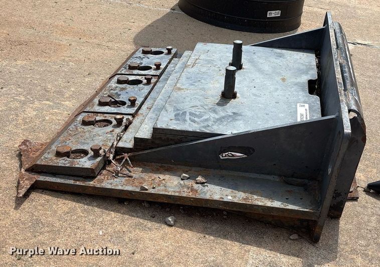 image for item EM2581 Compact utility loader scraper