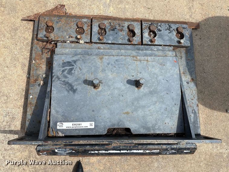 image for item EM2581 Compact utility loader scraper